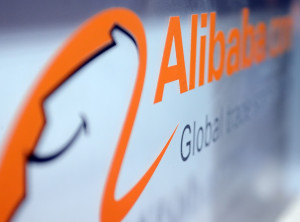 Logo der Firma Alibaba, aufgenommen am 08.01.2014 in Las Vegas auf der Elektronik-Messe CES (Consumer Electronics Show). Die chinesische Online-Handelsplattform Alibaba hat am 16.03.2014 einen Börsengang in den USA angekündigt. Foto: Britta Pedersen/dpa